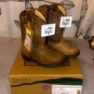 Kids cowboy boots size 6 never worn!